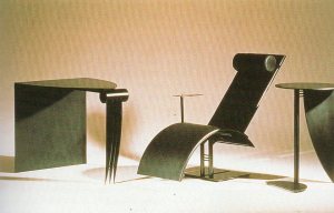 Martin Szekely, Bureau Petit, chaise Pi, guéridon Pi, galerie Néotu, France, 1983.